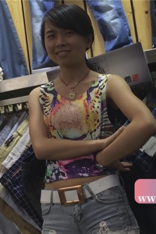 查看完整内容：前庭饱满的牛仔热裤服装店销售小美女 [1.27 GB]（视频版） - 共6张图片