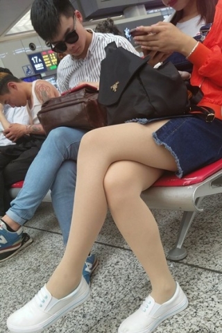 查看完整内容：4k超清，丝足美腿好身材气质美女（视频版） - 共8张图片