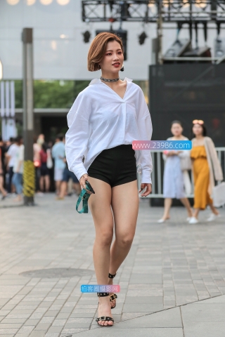 【街拍之魂赛帖】B85、清爽短发配美腿