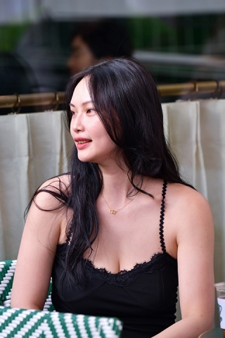 ★吊带黑裙美女（城市版）