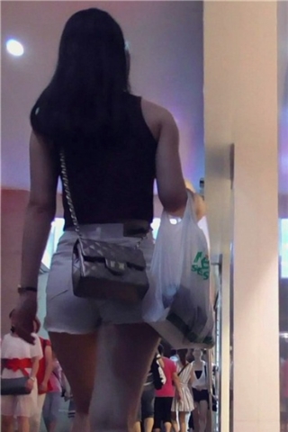 查看完整内容：露脐装的热裤妹子逛街！[529 MB]（视频版） - 共6张图片