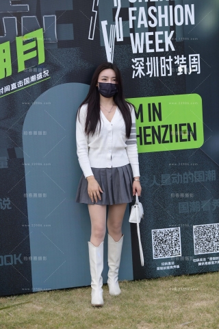 长靴配超短裙，R丝美女