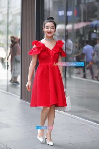 查看完整内容：【凯恩赛帖】超甜美女孩 一看就知道很有福气 - 共23张图片