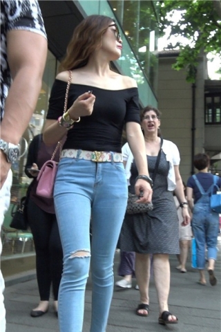 4K-超性感火辣身材紧身蓝牛大美女第二集 [779 MB]（视频版）