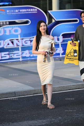 裹身裙气质美女