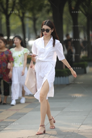 干净清爽的美眉 真美