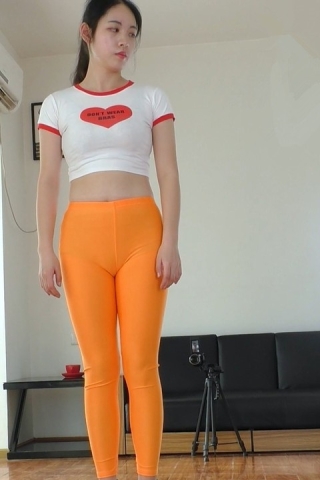 查看完整内容：优尚橙裤（安安）橘色紧身裤模拍2则（视频版） - 共8张图片