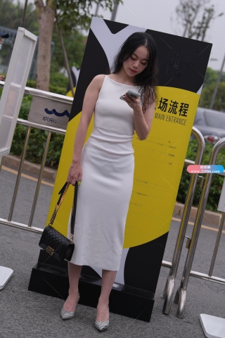 性感的包臀裙小姐姐，搭讪了~