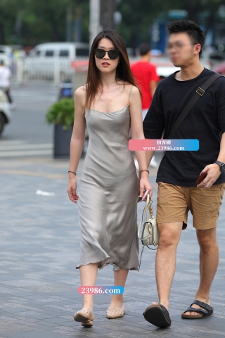 【视觉冲击赛帖】贴身小吊带裙，魅力女友