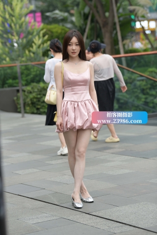 搭讪街拍粉嫩小仙女