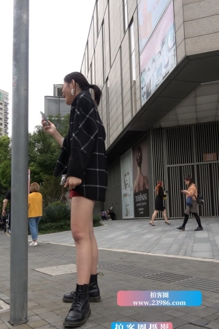 查看完整内容：4K - 包臀短裙性感街拍美女 [1.66 GB/MP4]（视频版） - 共10张图片