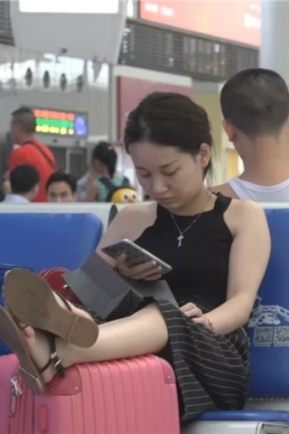 查看完整内容：鲜嫩小脚丫美足凉鞋气质美女 [215 MB/WMV]（视频版） - 共7张图片