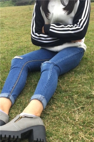 查看完整内容：紧身翘臀牛仔裤学妹 [480 MB]（视频版） - 共10张图片