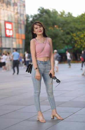 查看完整内容：搭讪街拍紧牛粉衣美眉 - 共16张图片