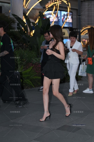 夜拍大长腿美女