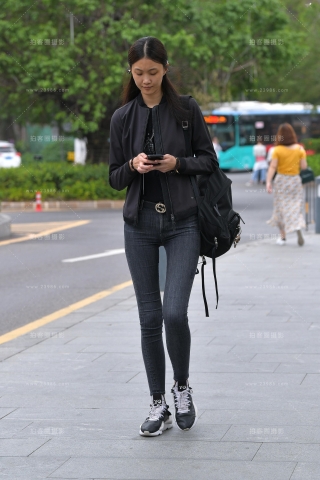 查看完整内容：真心高挑的大长腿，紧牛 - 共15张图片