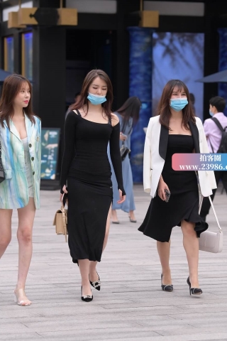 查看完整内容：街拍迷人三姐妹 - 共26张图片