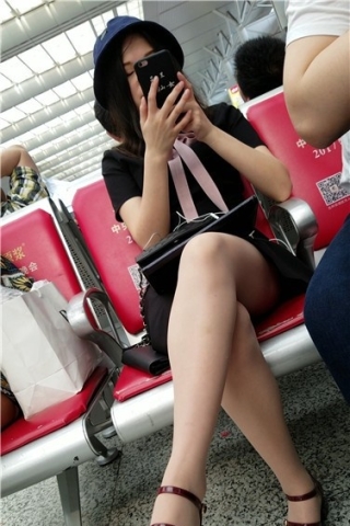 查看完整内容：4k超清，极品美腿大红唇颜值气质妹子（视频版） - 共10张图片