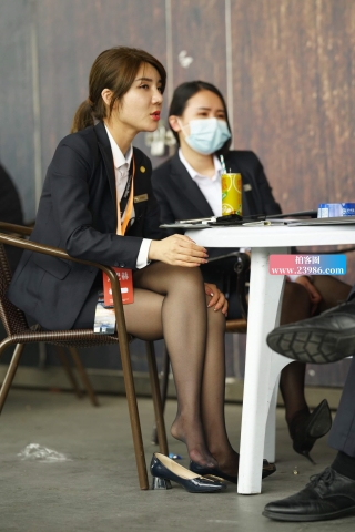 休息中的黑丝美女（完整版）