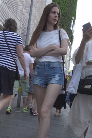 查看完整内容：4k-短牛仔热裤美腿外国美女小姐姐 [1.07 GB]（视频版） - 共10张图片