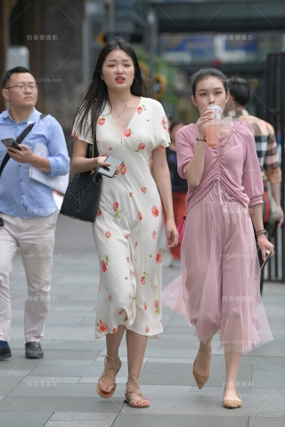 查看完整内容：这裙子，蛮贴身的，好看~ - 共13张图片