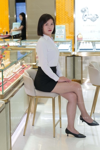 金店超薄丝韵味美女销售员