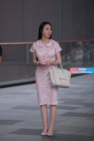 淑女范连衣裙高跟街拍美女