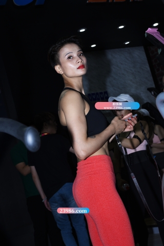 【咔喳赛贴】短发女教