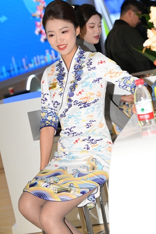 她这双玉腿是真心长啊海航空姐（完整版）