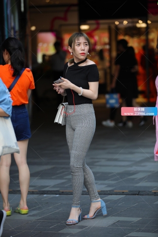 紧身裤凉高跟**