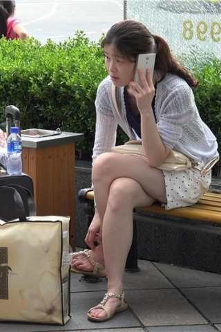 4K - 打电话的女子一双玉足极品白嫩 [3.10 GB/mp4]（视频版）