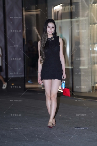 肌肤吹弹可破的短裙小姐姐