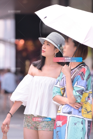 【街拍之魂赛帖】双瞳剪水,白里透红