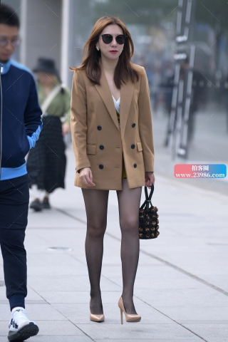 ★细高跟黑丝美女（城市版）（完整版）