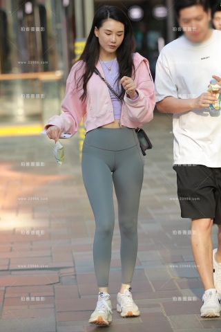 【玻璃街拍】灰瑜伽