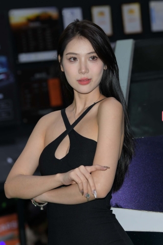 黑色长裙美腿模特儿