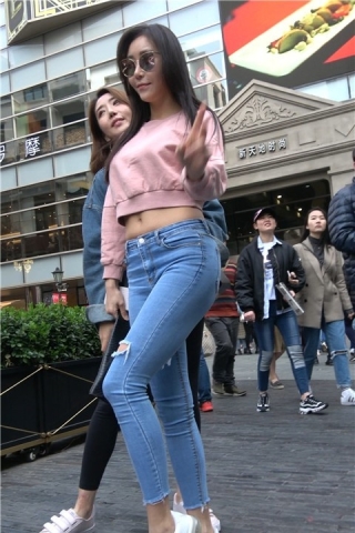 4K 超性感翘臀紧身牛仔美女姐姐 [522 MB]（视频版）