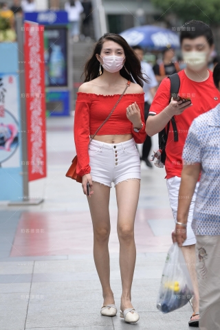 情侣配色，热裤大长腿