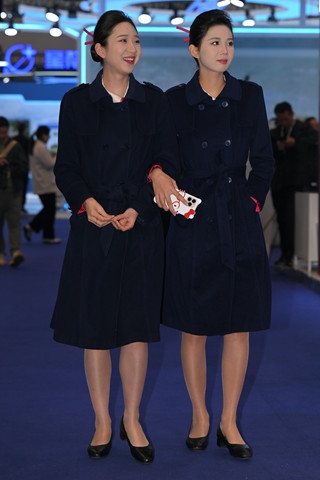 长龙空姐-长袍俩空姐（完整版）