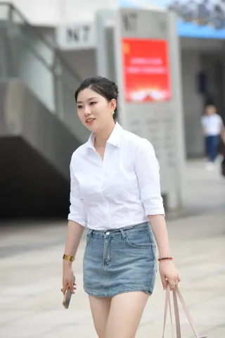 衬衫短裙美女（完整版）