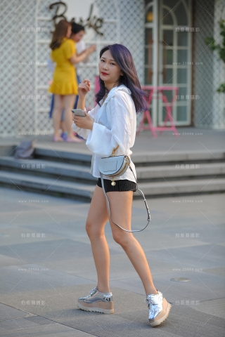 依然能看出，这是一个翘臀