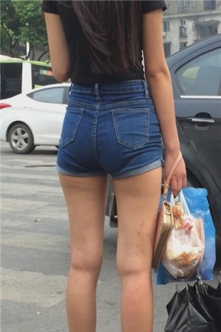 查看完整内容：街拍高腰热裤美臀小清新少女 [3.67 GB]（视频版） - 共10张图片