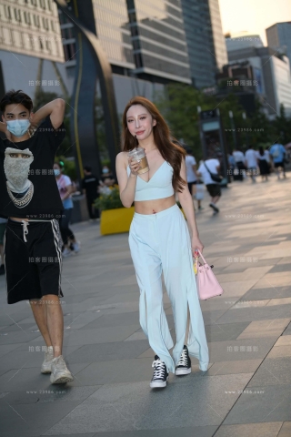 查看完整内容：粉色手提包女友 - 共20张图片