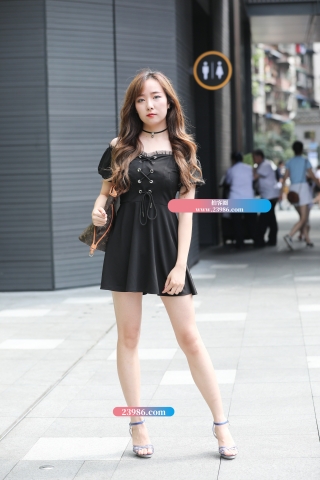 【辉辉赛贴】美腿波浪卷长发气质小姐姐