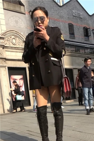 4K - 长筒靴丝袜美腿美眉 [1.06 GB/MP4]（视频版）