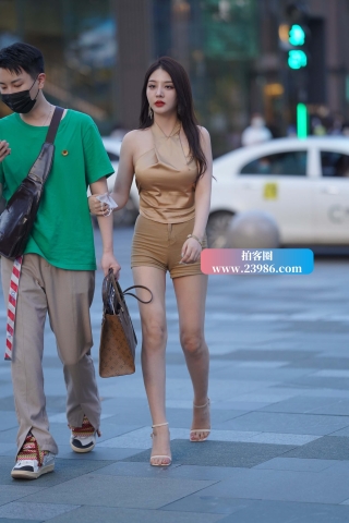 街拍性感大长腿美女