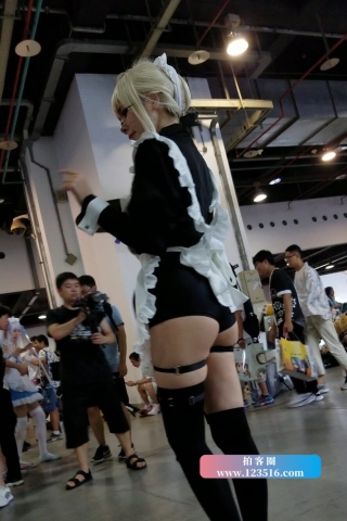 4K - 漫展长筒袜妹子 [667 MB/MP4]（视频版）