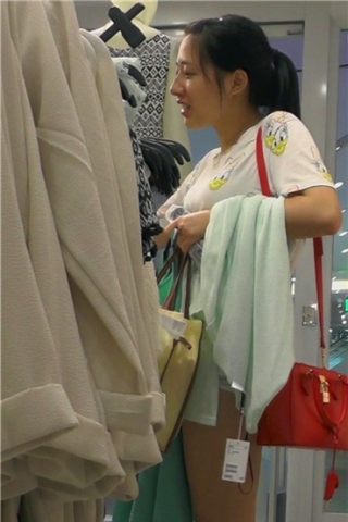 查看完整内容：三角区坚挺饱满的翘臀马尾辫女孩买衣服！[760 MB]（视频版） - 共14张图片