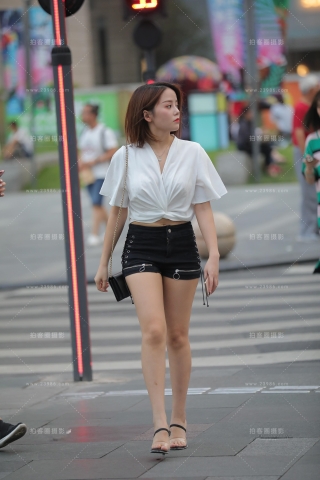 查看完整内容：颜值吸金的小姐姐 - 共21张图片