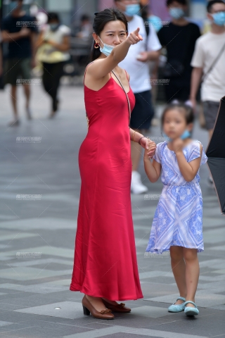 ★摇曳红裙美女★